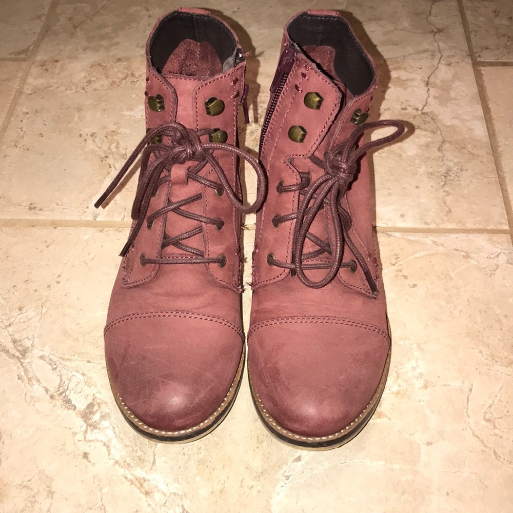 Steve Madden red boot